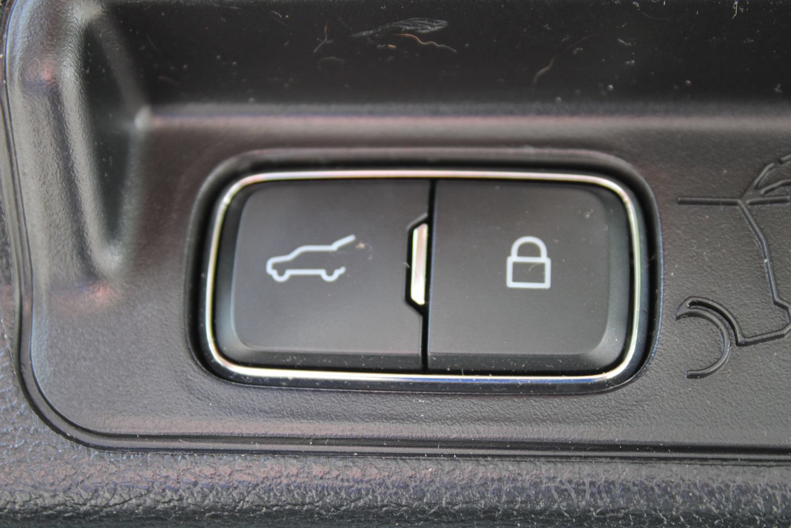 Used 2022 Ford Explorer XLT w/ Equipment Group 202A AWD/4WD image 11