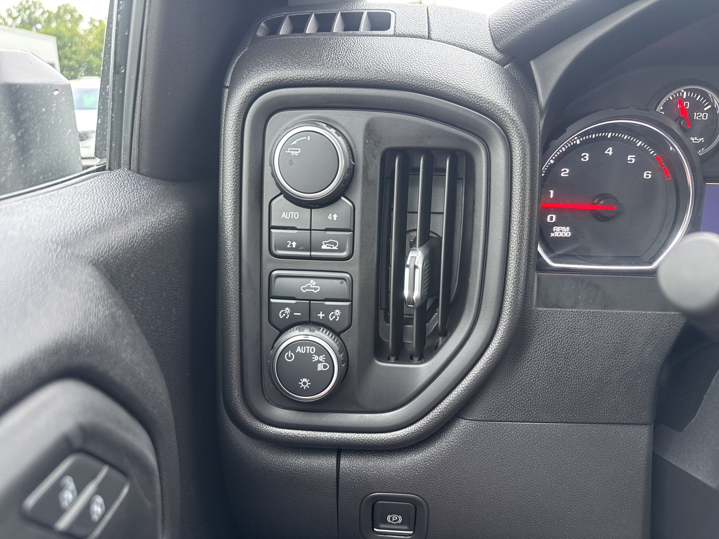 Used 2021 Chevrolet Silverado 1500 Custom w/ Custom Max Trailering Package AWD/4WD image 19