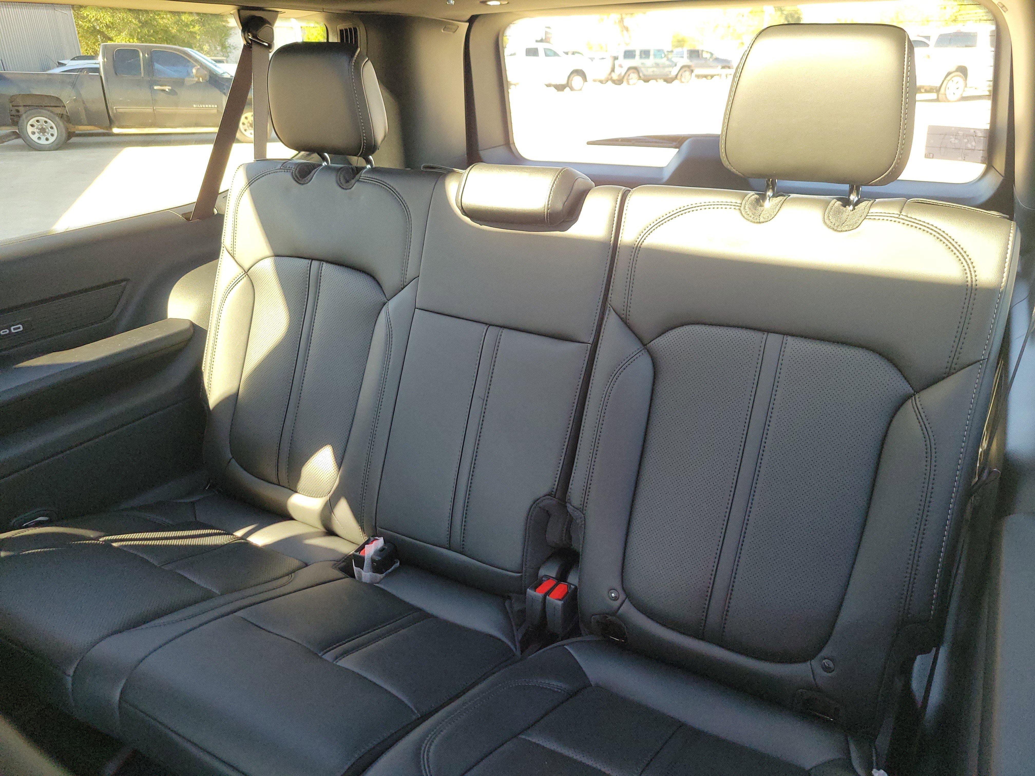 New 2025 Jeep Wagoneer L Series II image 17