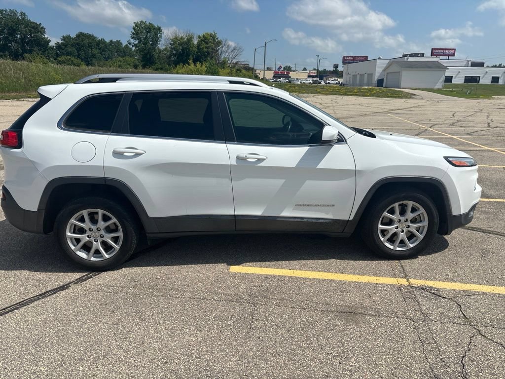 Used 2017 Jeep Cherokee Latitude w/ Comfort/Convenience Group FWD image 5