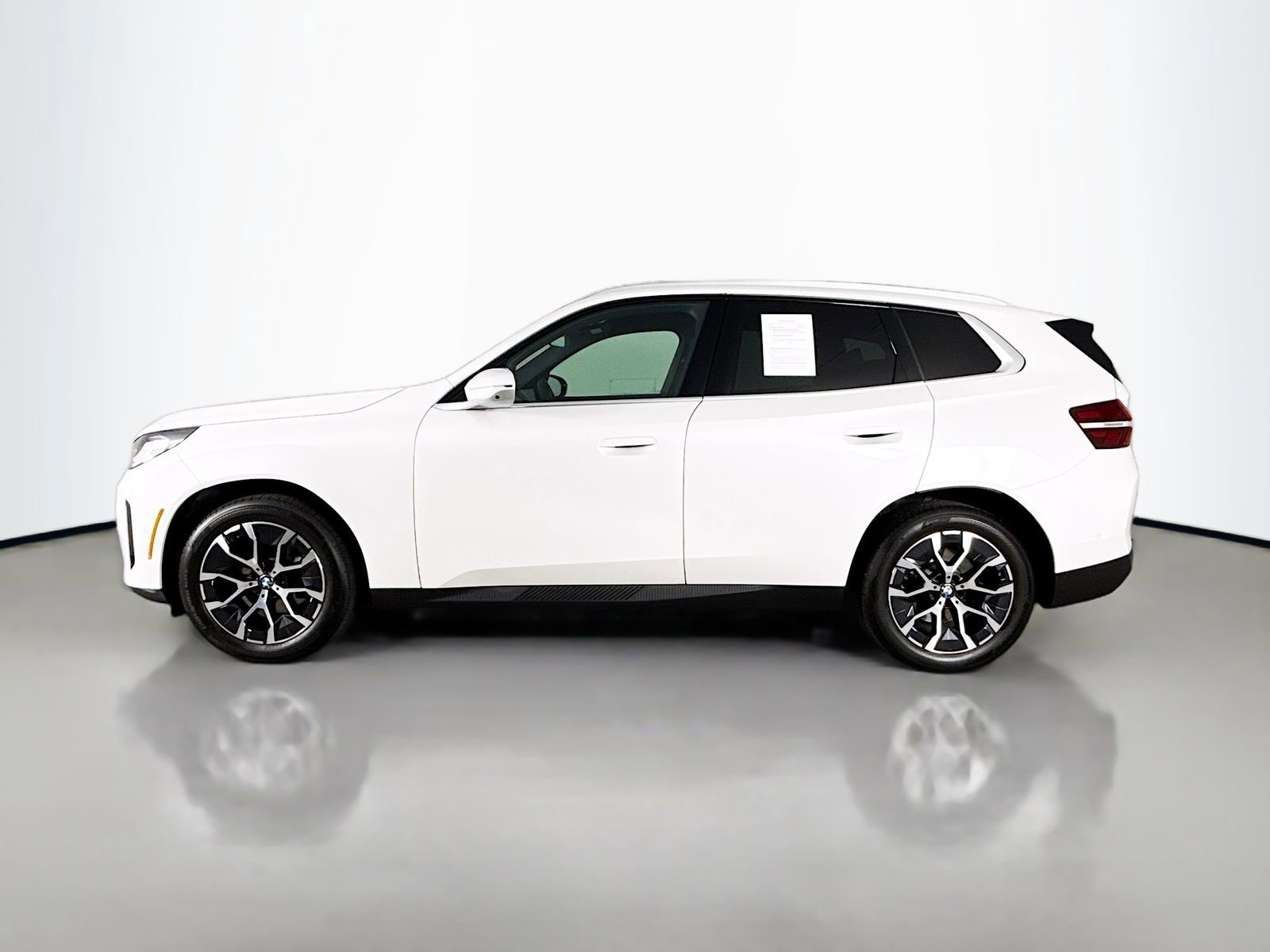 Used 2025 BMW X3 xDrive30i w/ Premium Package image 4