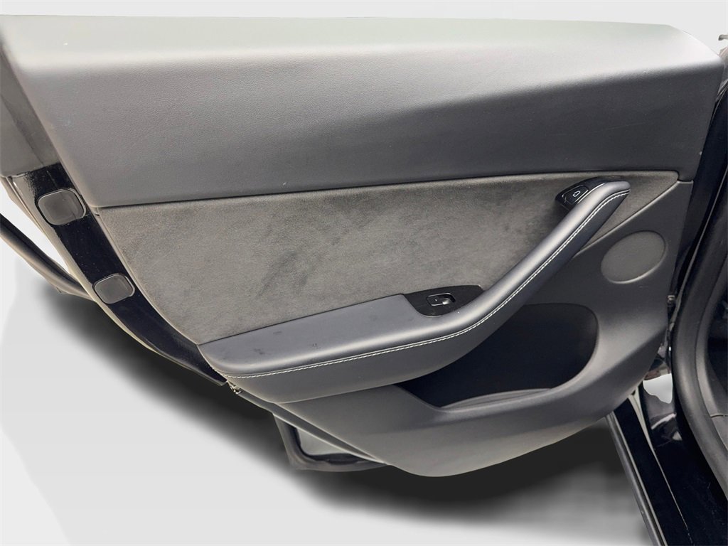 Used 2021 Tesla Model Y Long Range image 37