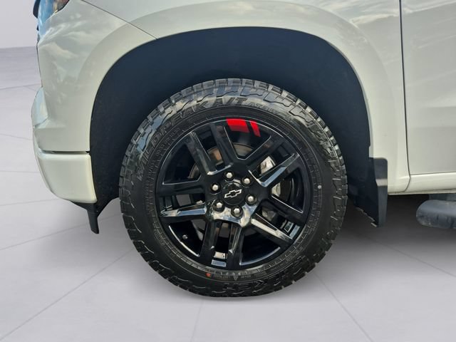 Certified 2022 Chevrolet Silverado 1500 RST w/ Redline Edition AWD/4WD image 9