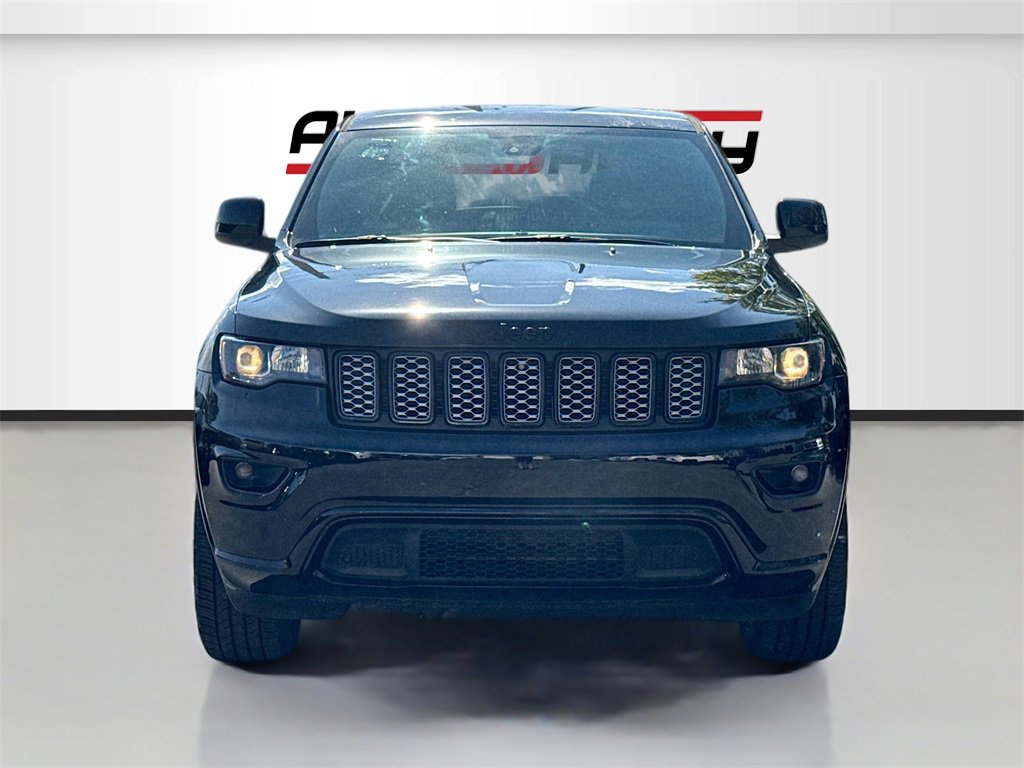 Used 2022 Jeep Grand Cherokee Laredo X image 2