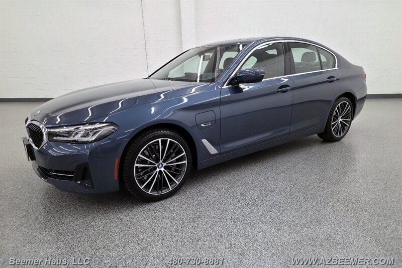 Used 2023 BMW 530e w/ Premium Package RWD image 5