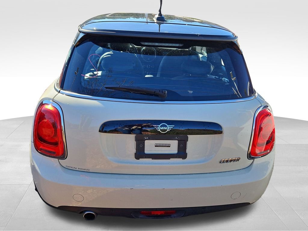 Used 2021 MINI Cooper 2-Door Hardtop image 5