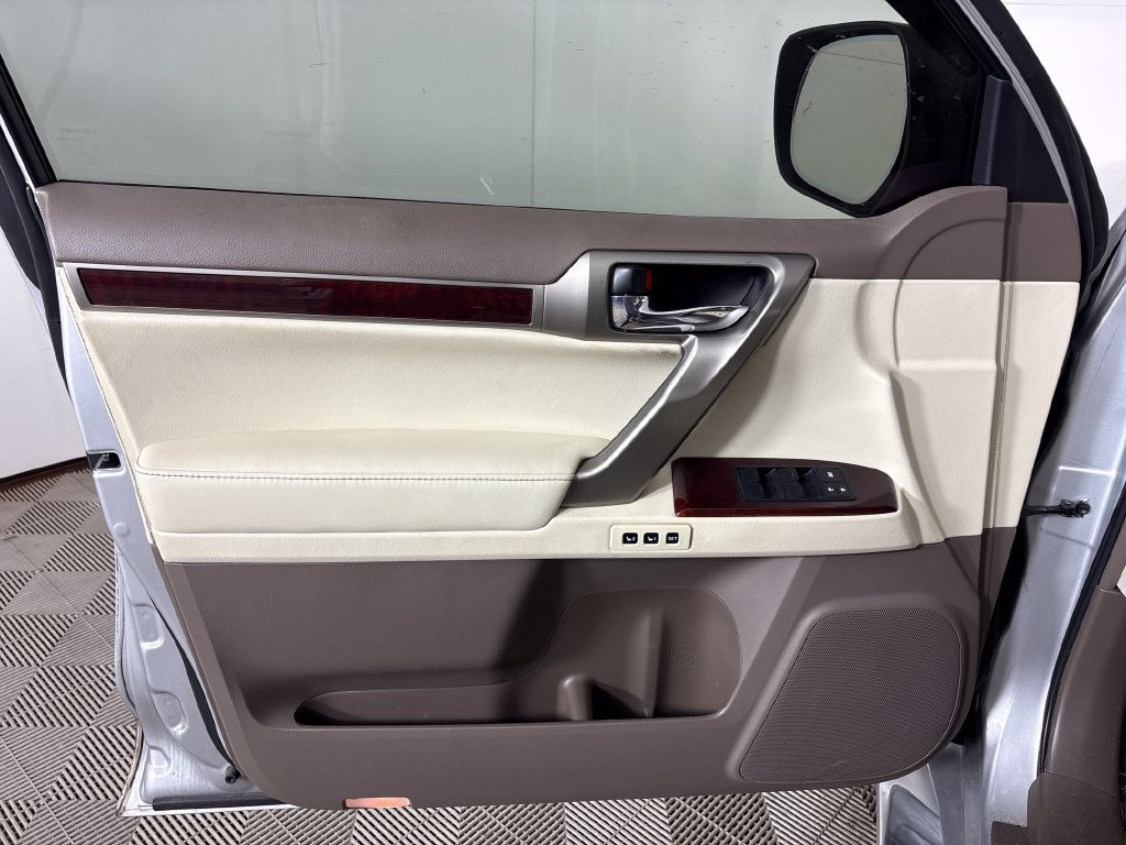 Used 2016 Lexus GX 460 w/ Premium Package AWD/4WD image 25