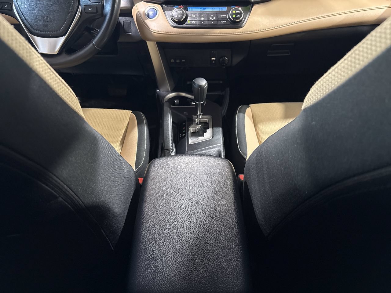 Used 2018 Toyota RAV4 XLE w/ Carpet Mat Package AWD/4WD image 21