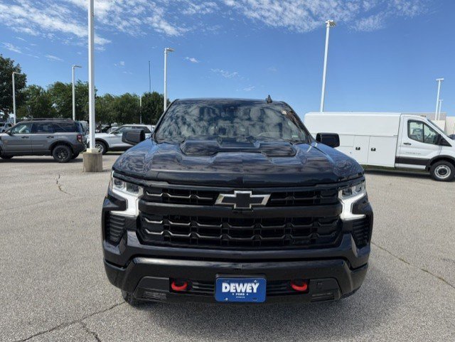Used 2024 Chevrolet Silverado 1500 LT Trail Boss w/ Convenience Package II AWD/4WD image 2
