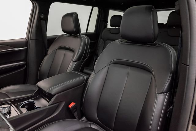 Used 2024 Jeep Grand Cherokee L Limited w/ Black Appearance Package image 9