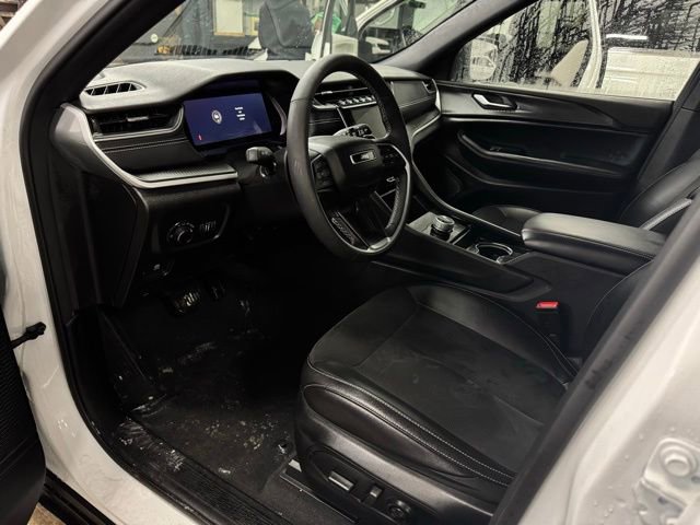 Used 2023 Jeep Grand Cherokee Altitude image 17