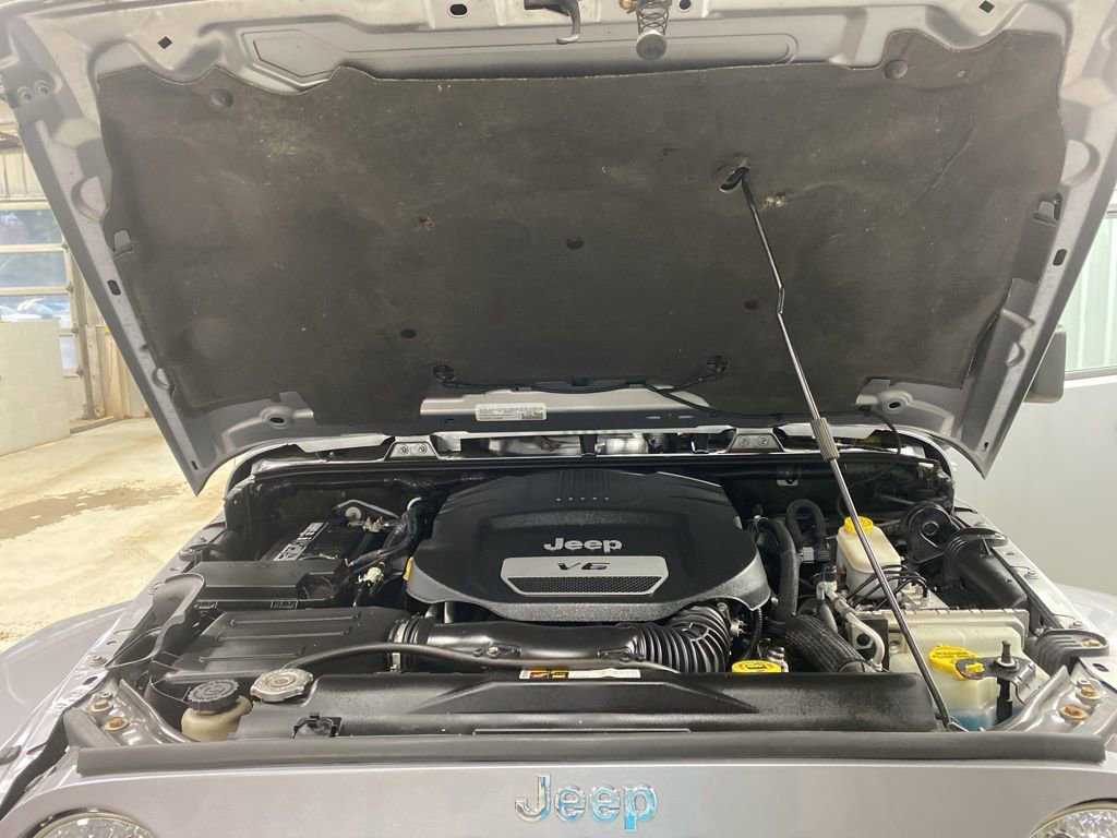 Used 2015 Jeep Wrangler Unlimited Sahara w/ Max Tow Package image 35