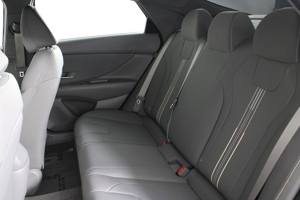 Certified 2025 Hyundai Elantra Sport image 19