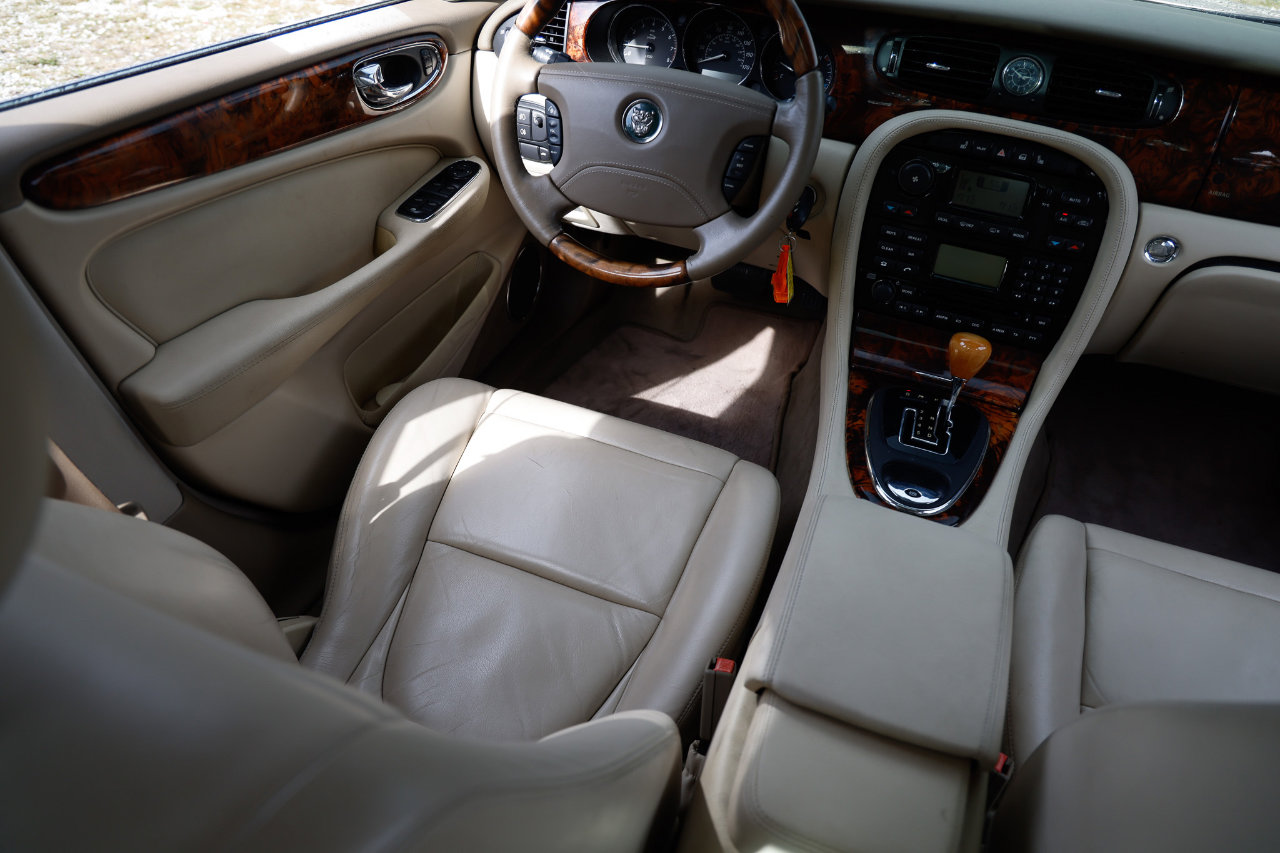 Used 2004 Jaguar XJ8 image 20