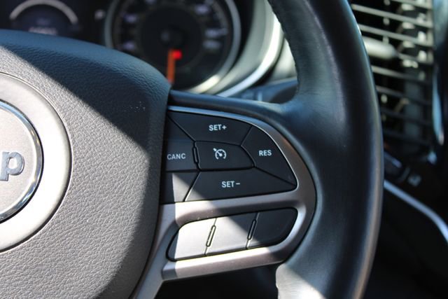 Used 2019 Jeep Cherokee Limited FWD image 20