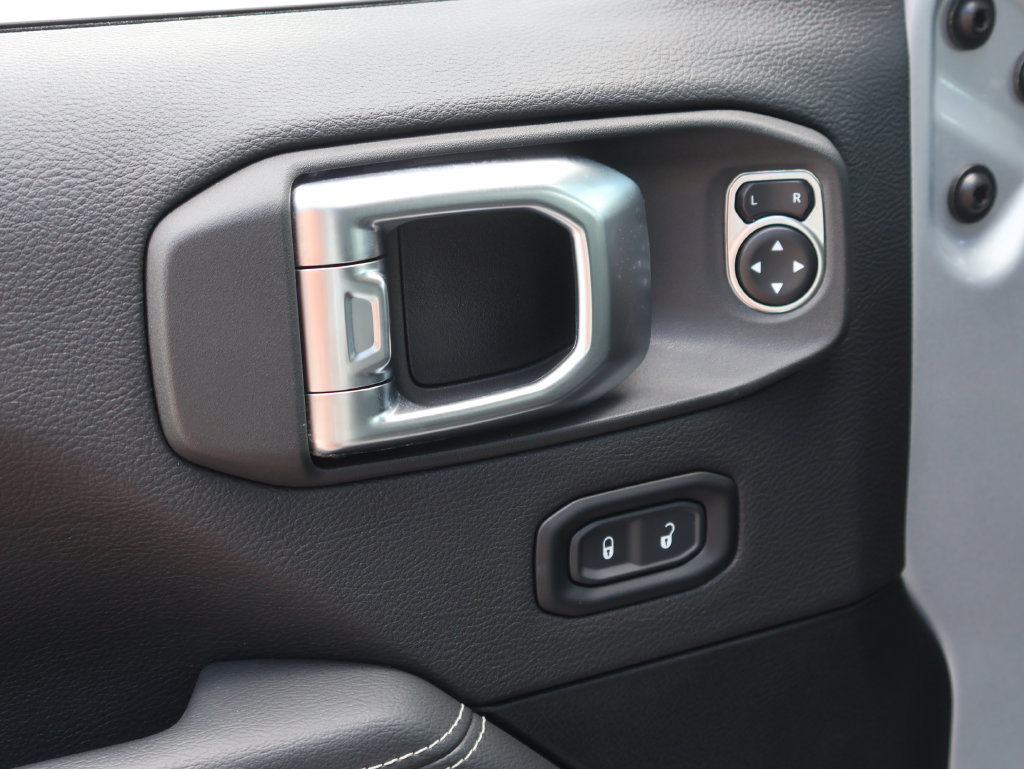 Used 2023 Jeep Wrangler Unlimited Sahara AWD/4WD image 20