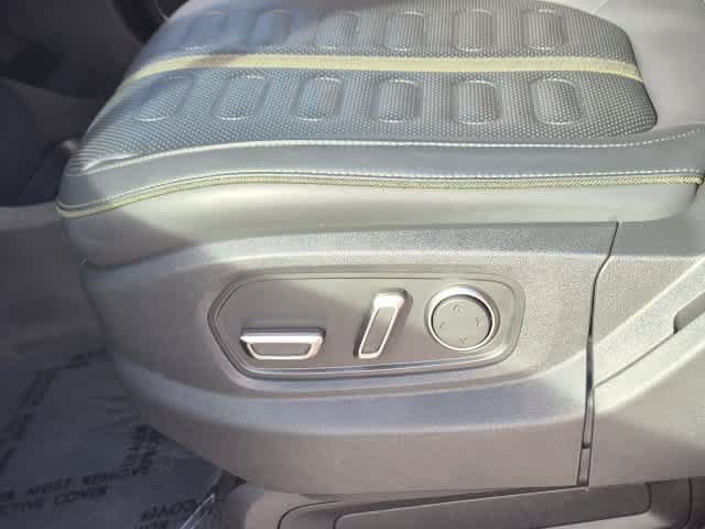 Used 2025 Rivian R1S Adventure Dual AWD/4WD image 16