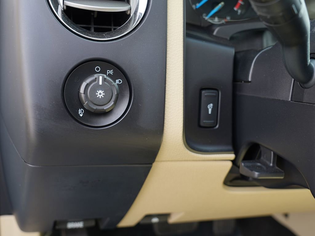 Used 2015 Ford Expedition XL image 16