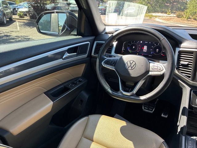 Used 2022 Volkswagen Atlas Cross Sport SEL R-Line AWD/4WD image 19