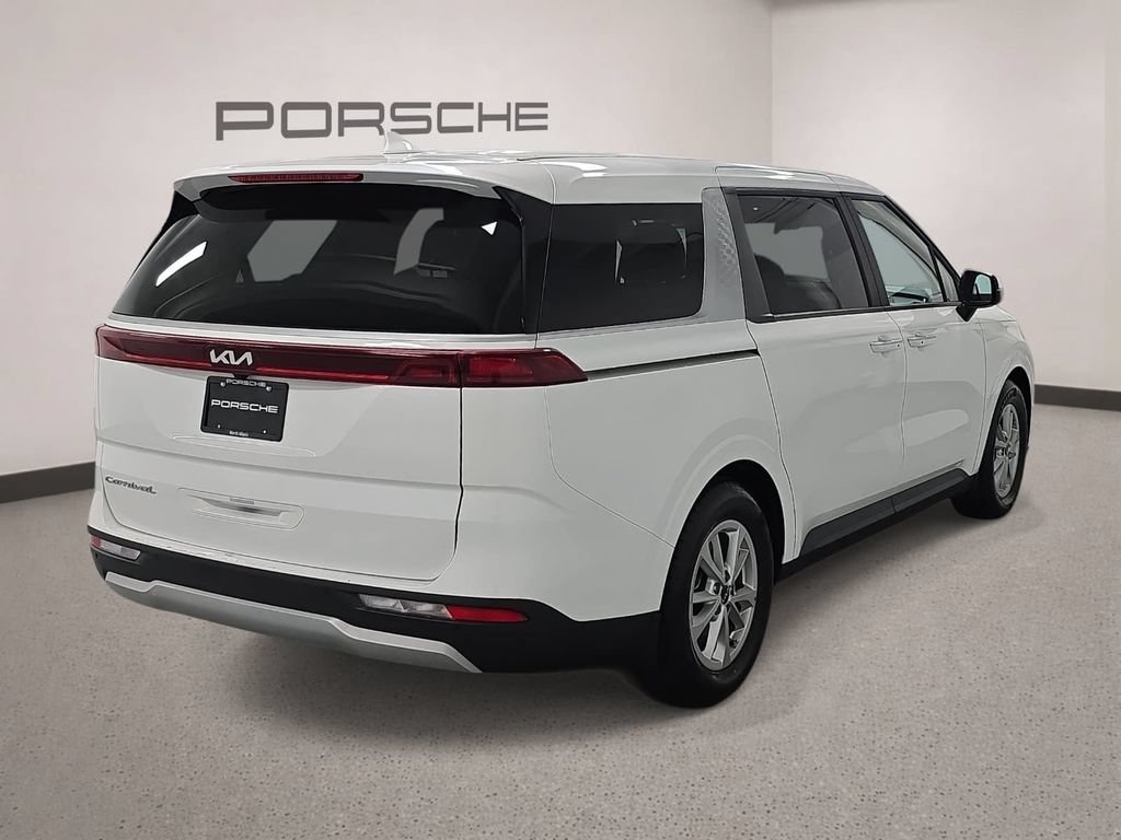 Used 2022 Kia Carnival LX FWD image 7