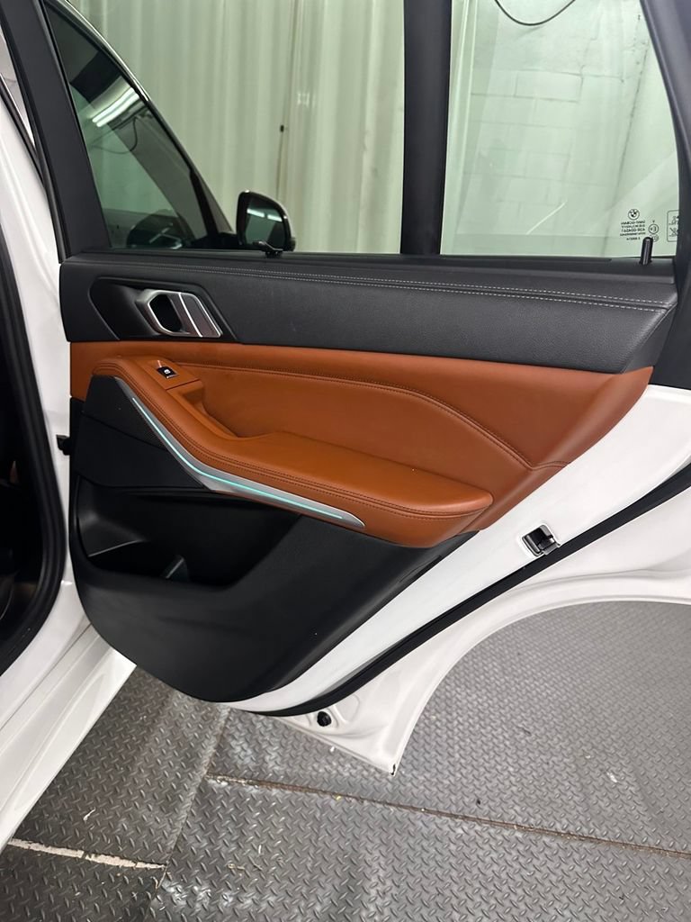 Used 2022 BMW X5 xDrive40i w/ M Sport Package AWD/4WD image 27