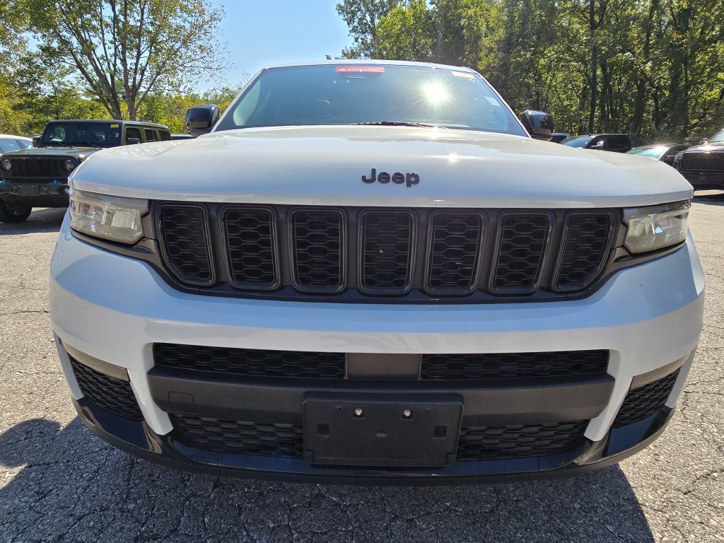Used 2023 Jeep Grand Cherokee L Limited w/ Black Appearance Package AWD/4WD image 16