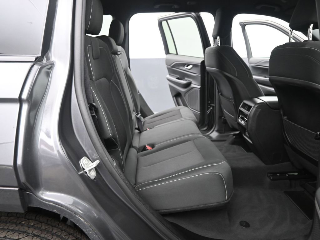 Used 2024 Jeep Grand Cherokee Laredo image 15