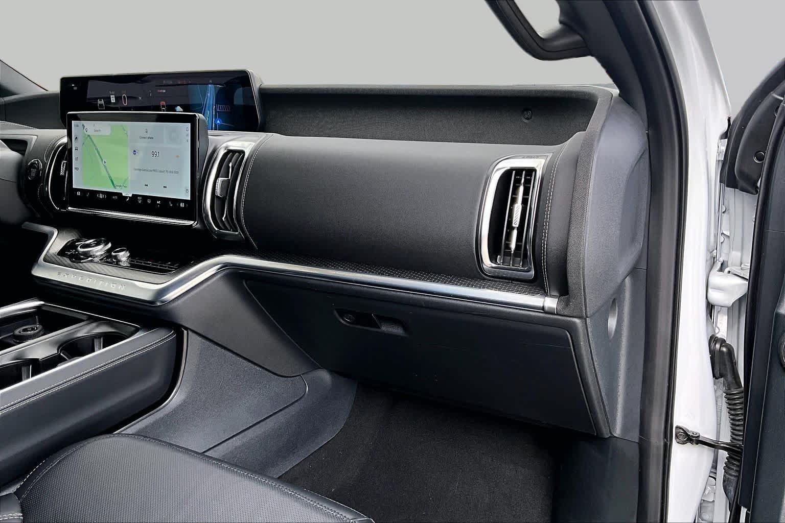 Used 2025 Ford Expedition Max Platinum w/ Stealth Appearance Package AWD/4WD image 16