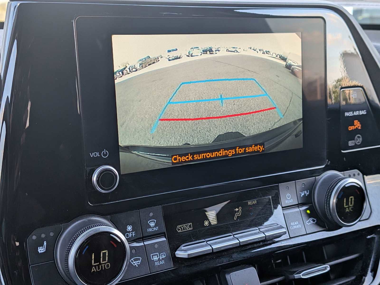 Used 2023 Toyota Highlander XLE AWD/4WD image 29