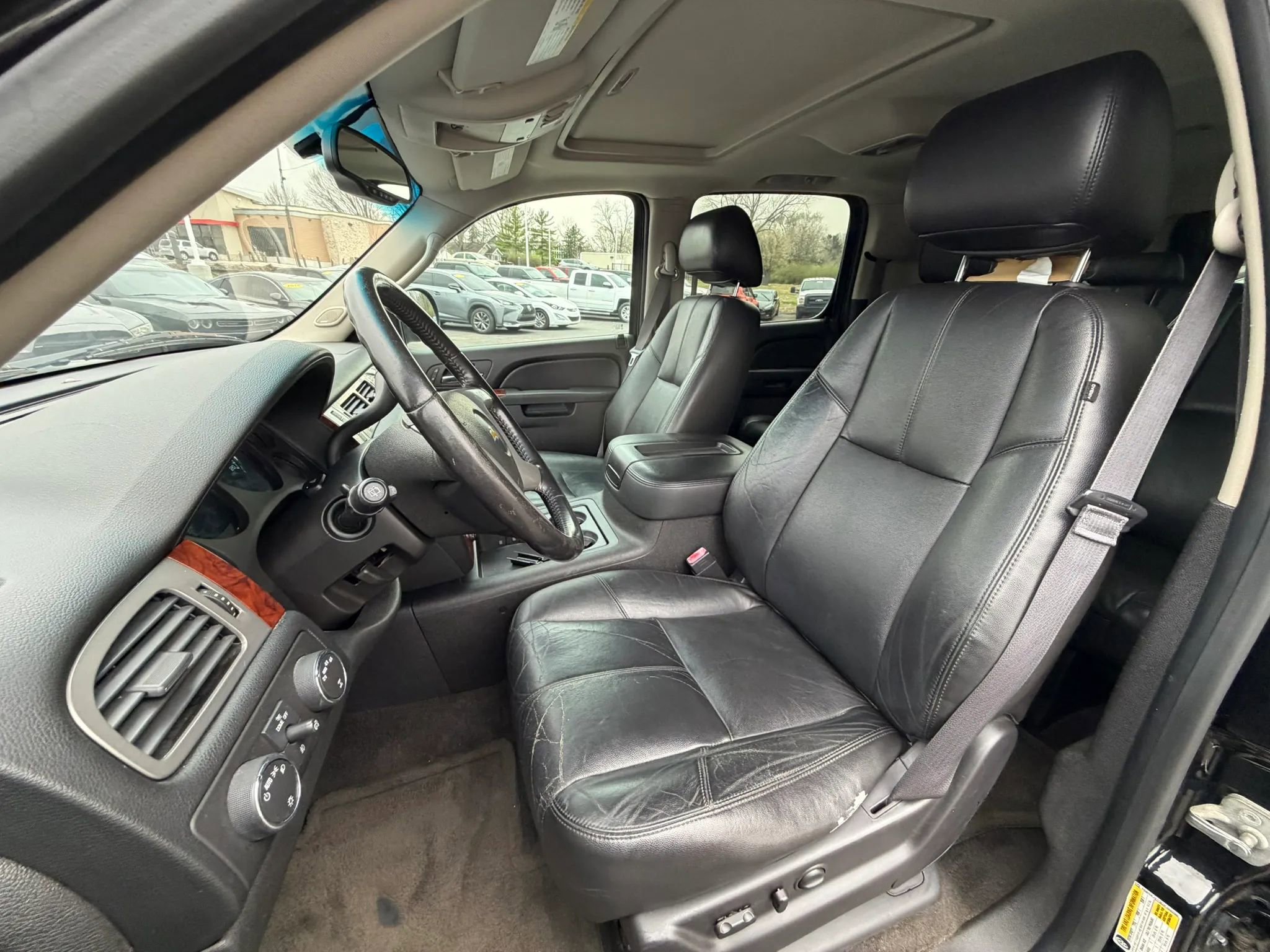 Used 2013 Chevrolet Suburban LT w/ Luxury Package image 21