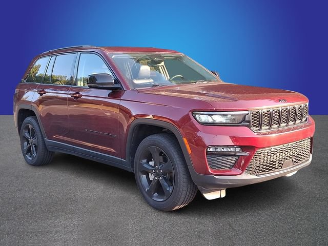 Used 2023 Jeep Grand Cherokee Limited w/ Black Appearance Package AWD/4WD image 3