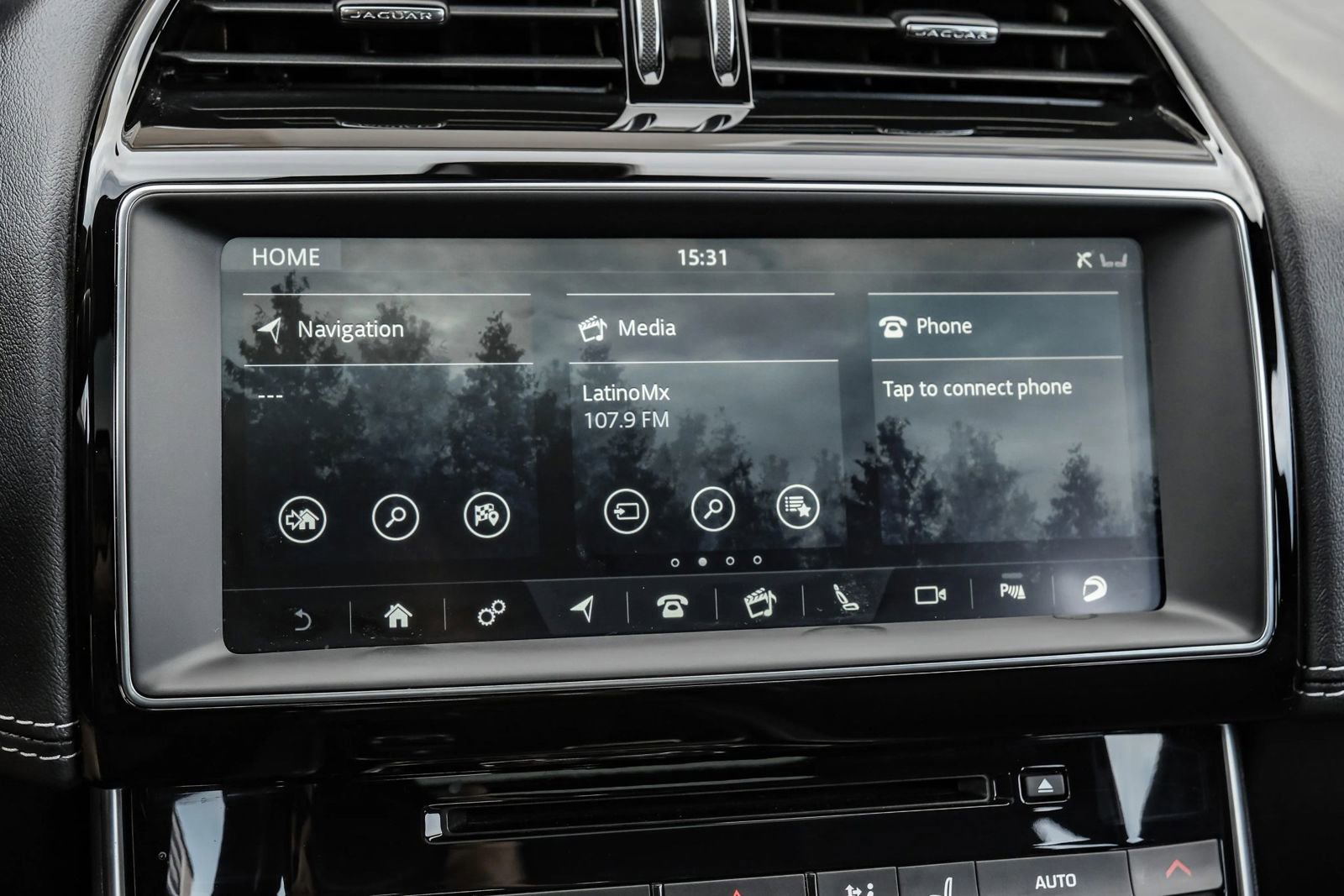 Used 2019 Jaguar XE S image 36