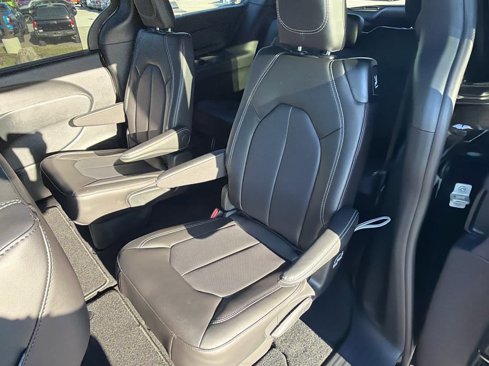 New 2026 Chrysler Pacifica Select FWD image 16