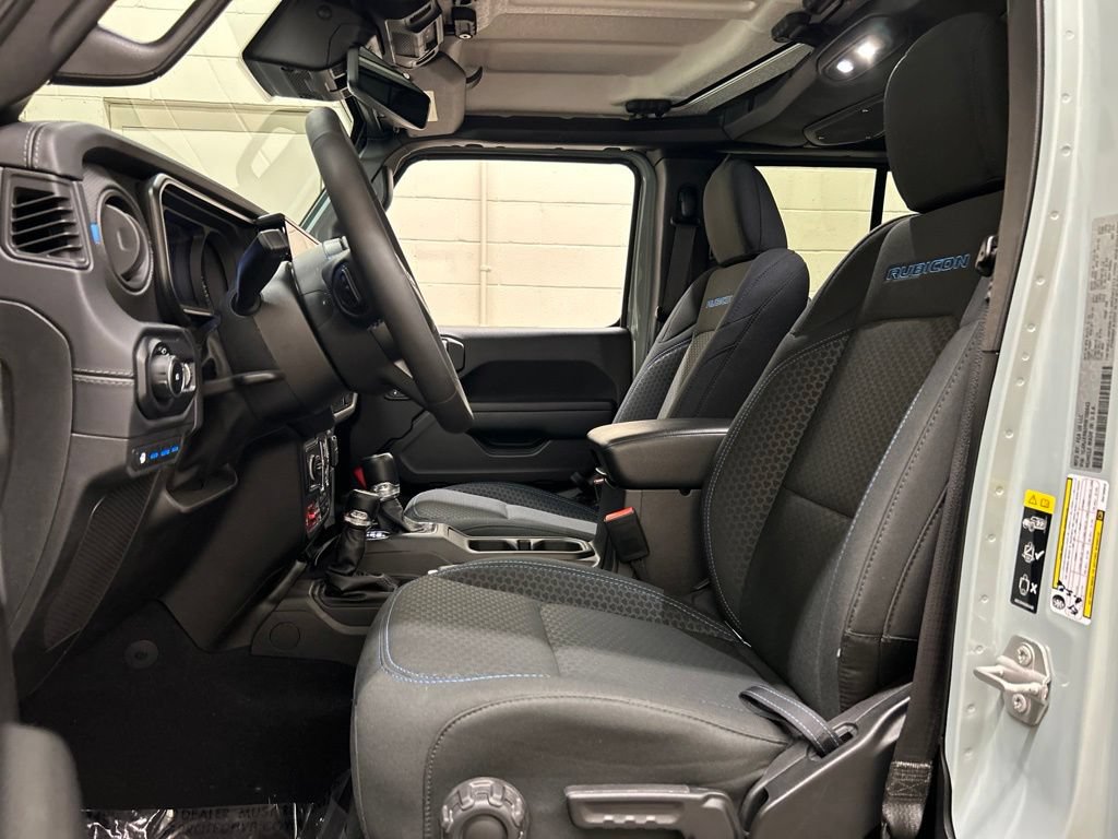 Used 2024 Jeep Wrangler Unlimited Rubicon 4xe w/ Technology Group AWD/4WD image 7