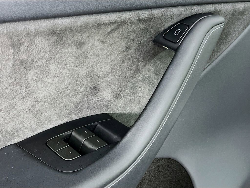 Used 2024 Tesla Model Y Performance image 20