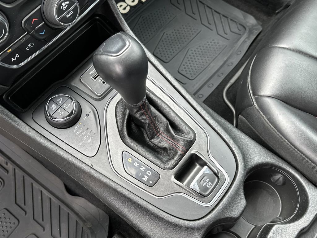 Used 2019 Jeep Cherokee Trailhawk image 27