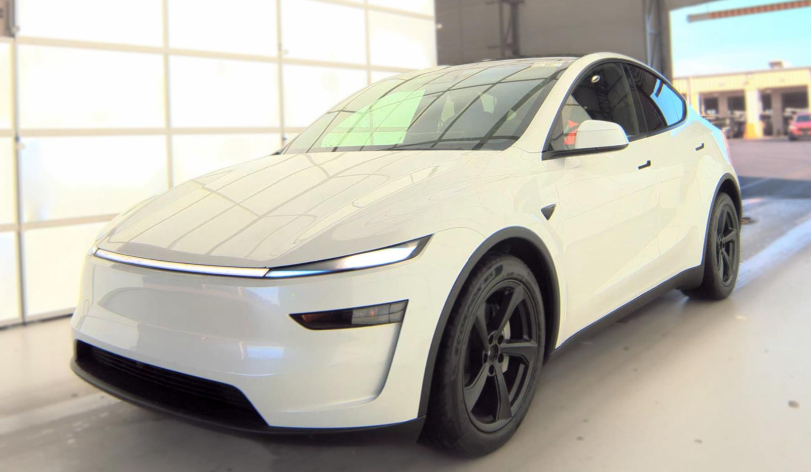 Used 2026 Tesla Model Y Long Range AWD/4WD image 1