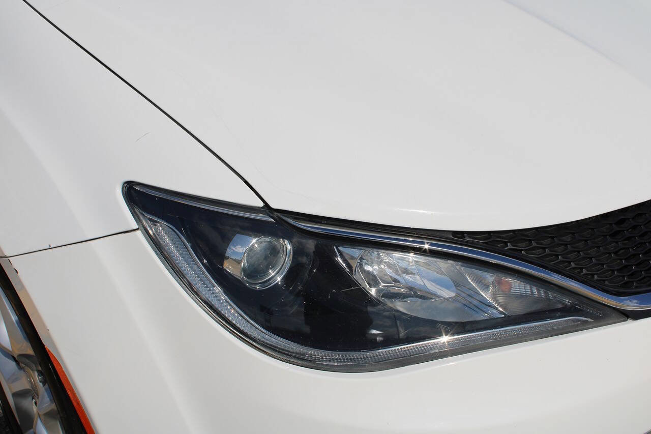 Used 2017 Chrysler Pacifica Touring Plus w/ Tire & Wheel Group image 35