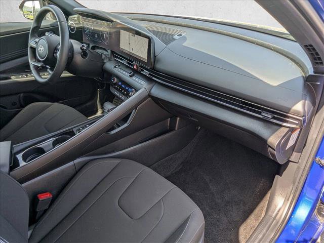 Used 2025 Hyundai Elantra SEL image 21