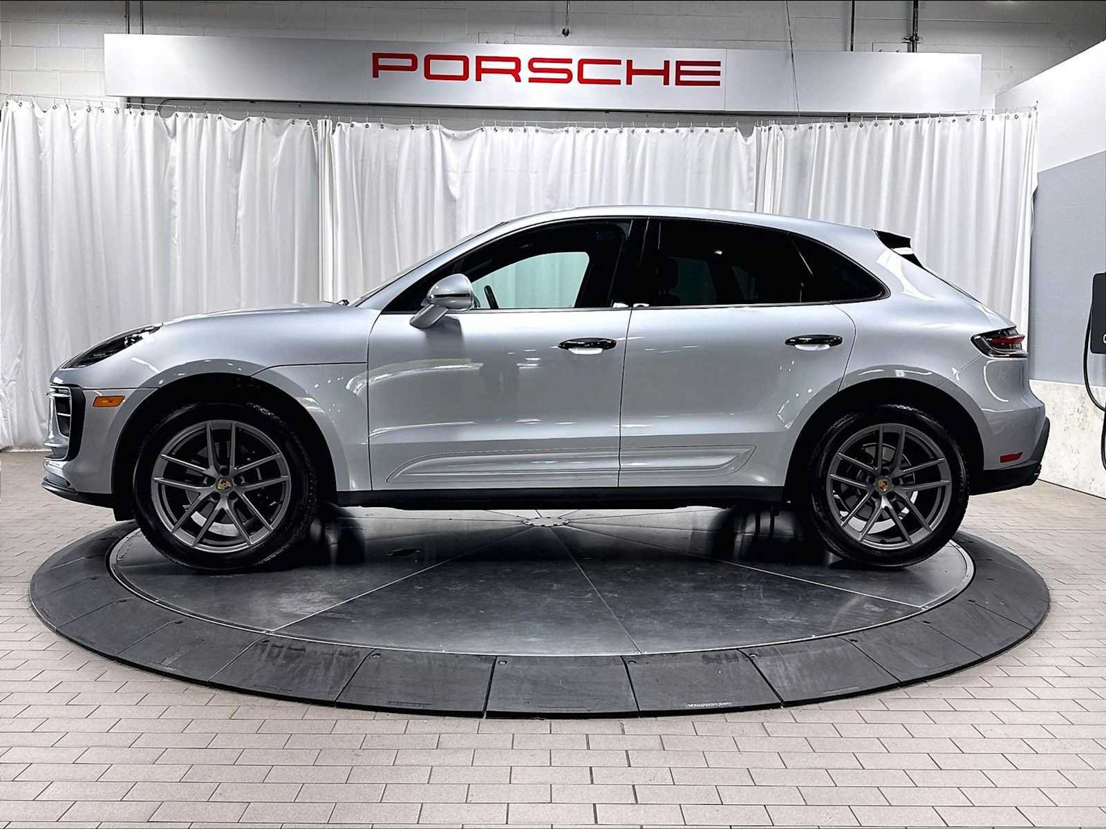 Used 2026 Porsche Macan AWD/4WD image 2