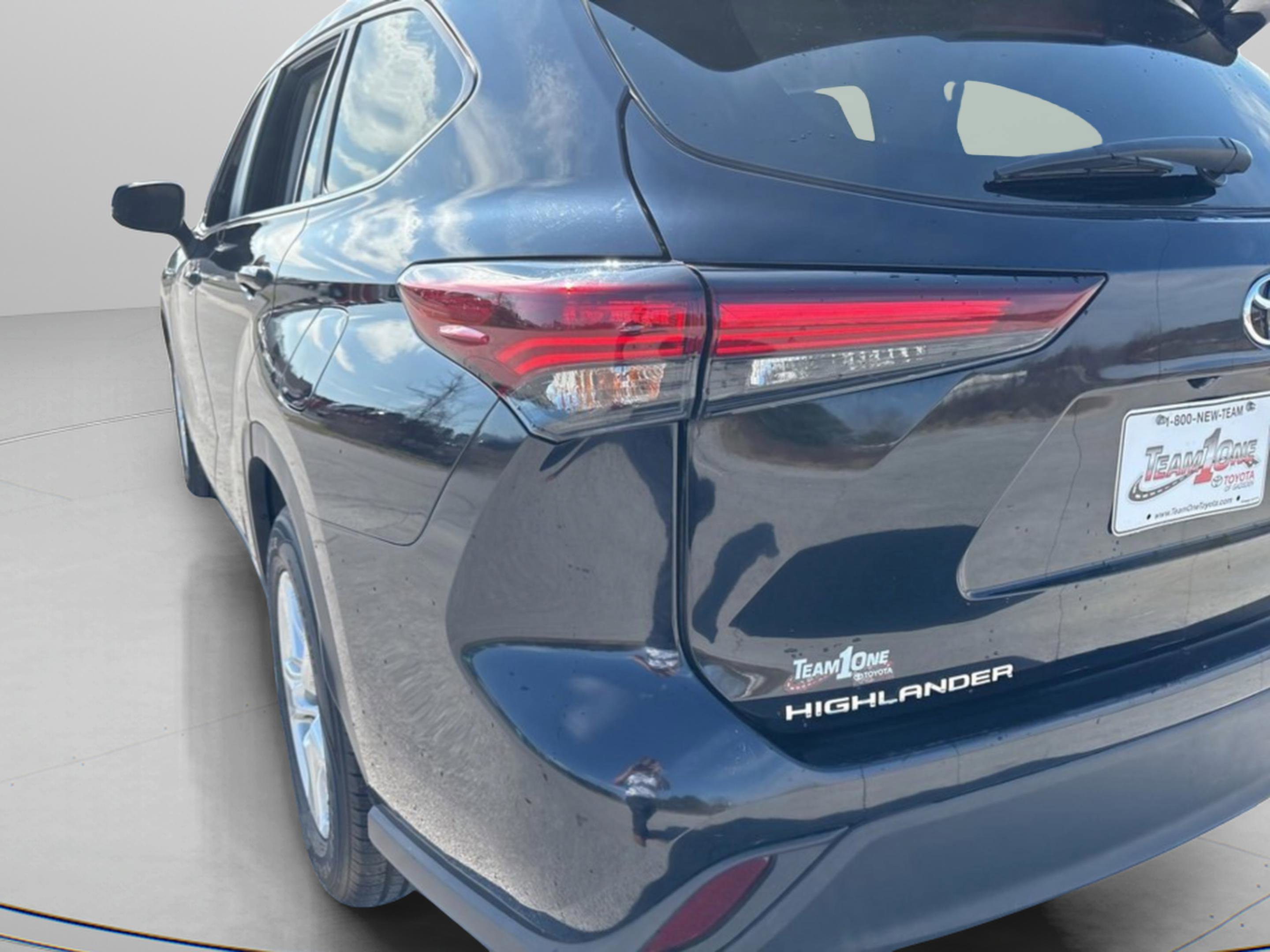 Used 2024 Toyota Highlander LE image 9