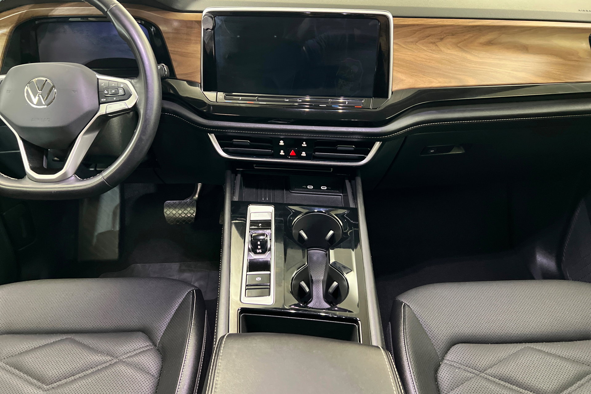 Used 2025 Volkswagen Atlas SE AWD/4WD image 14