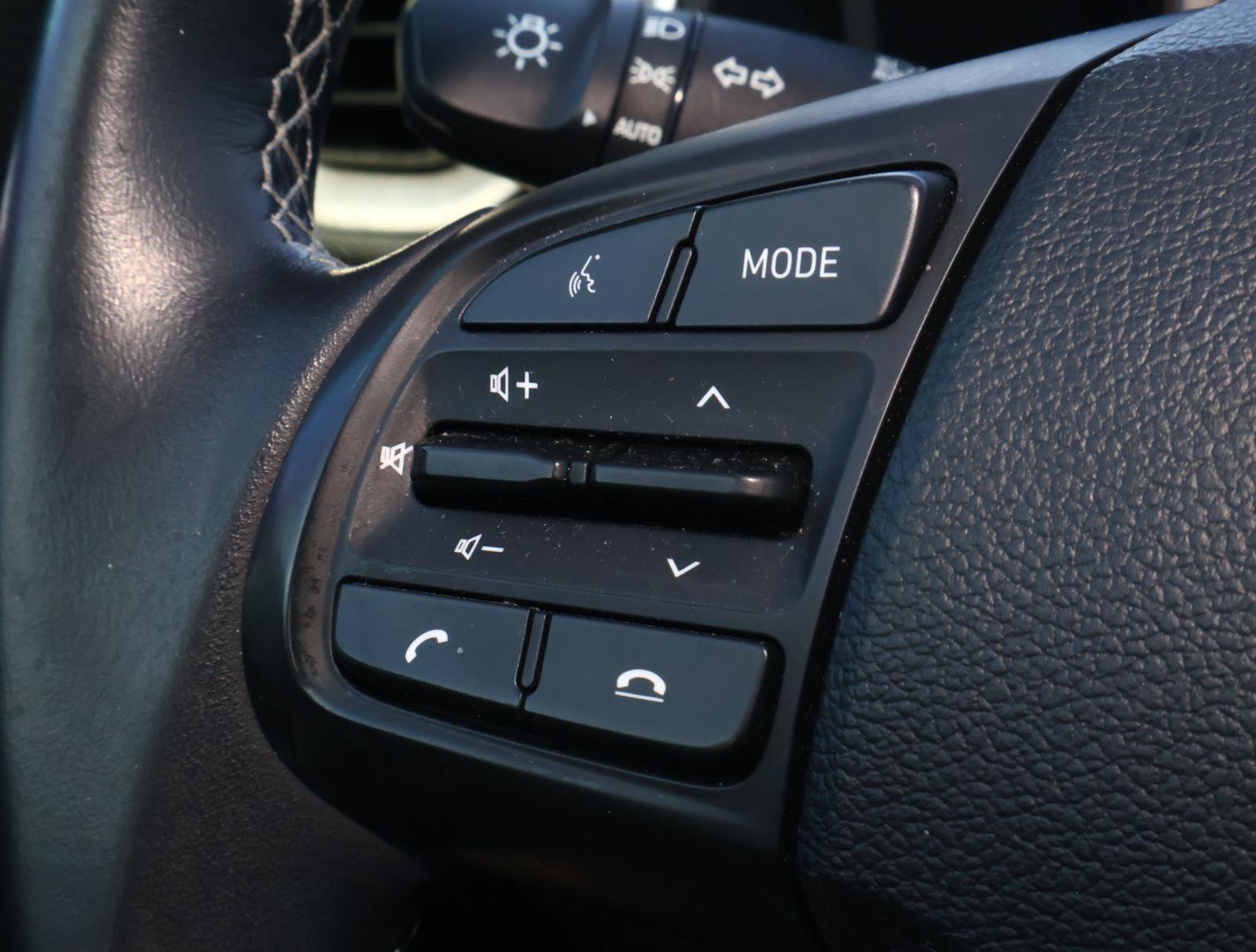 Used 2021 Hyundai Venue SEL w/ Premium Package image 24