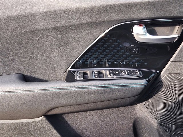 Used 2022 Kia Niro EX Premium image 25