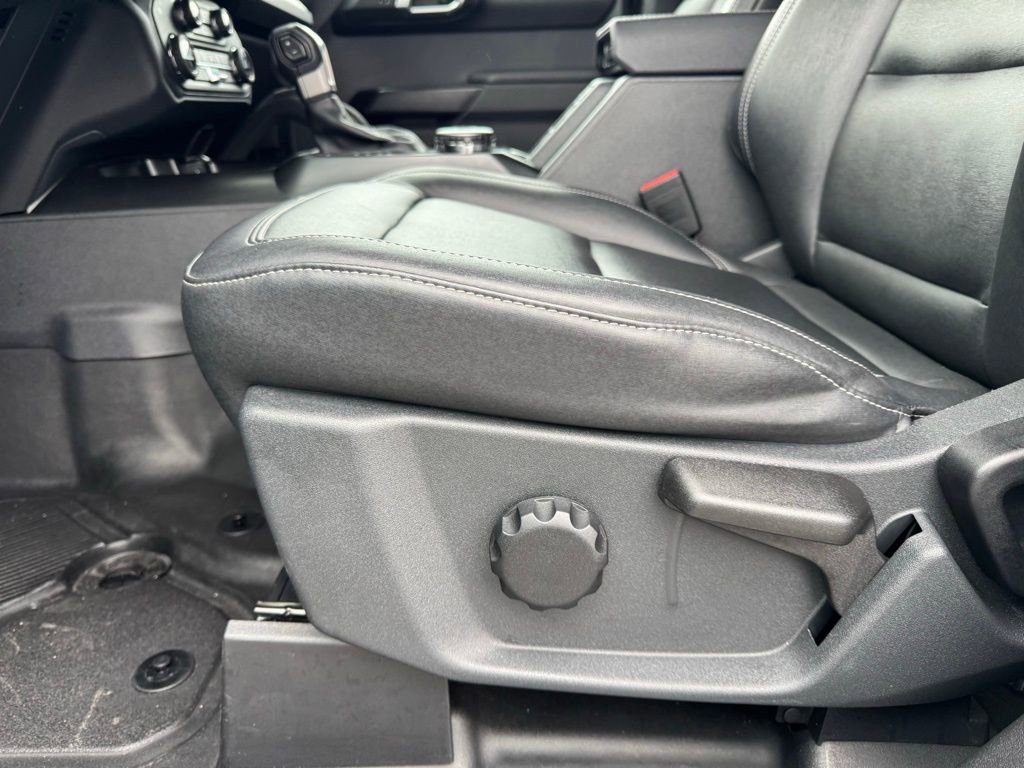 Used 2025 Ford Bronco Badlands image 6