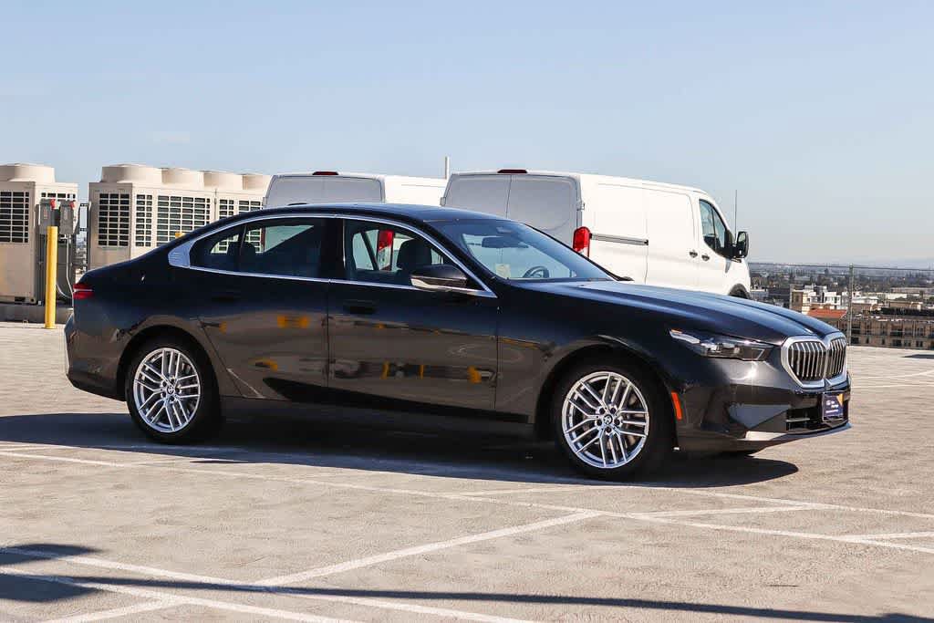 Used 2025 BMW 530i RWD image 3