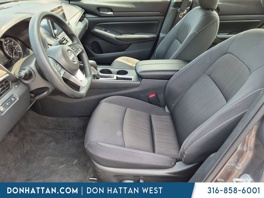 Used 2025 Nissan Altima 2.5 SV FWD image 5