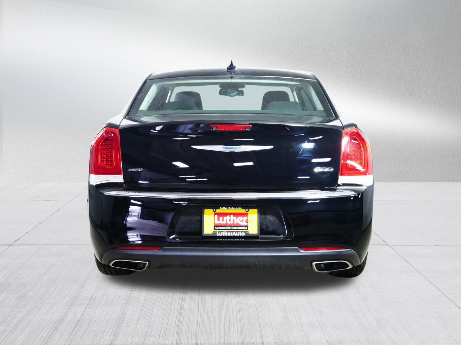Used 2022 Chrysler 300 Touring image 6