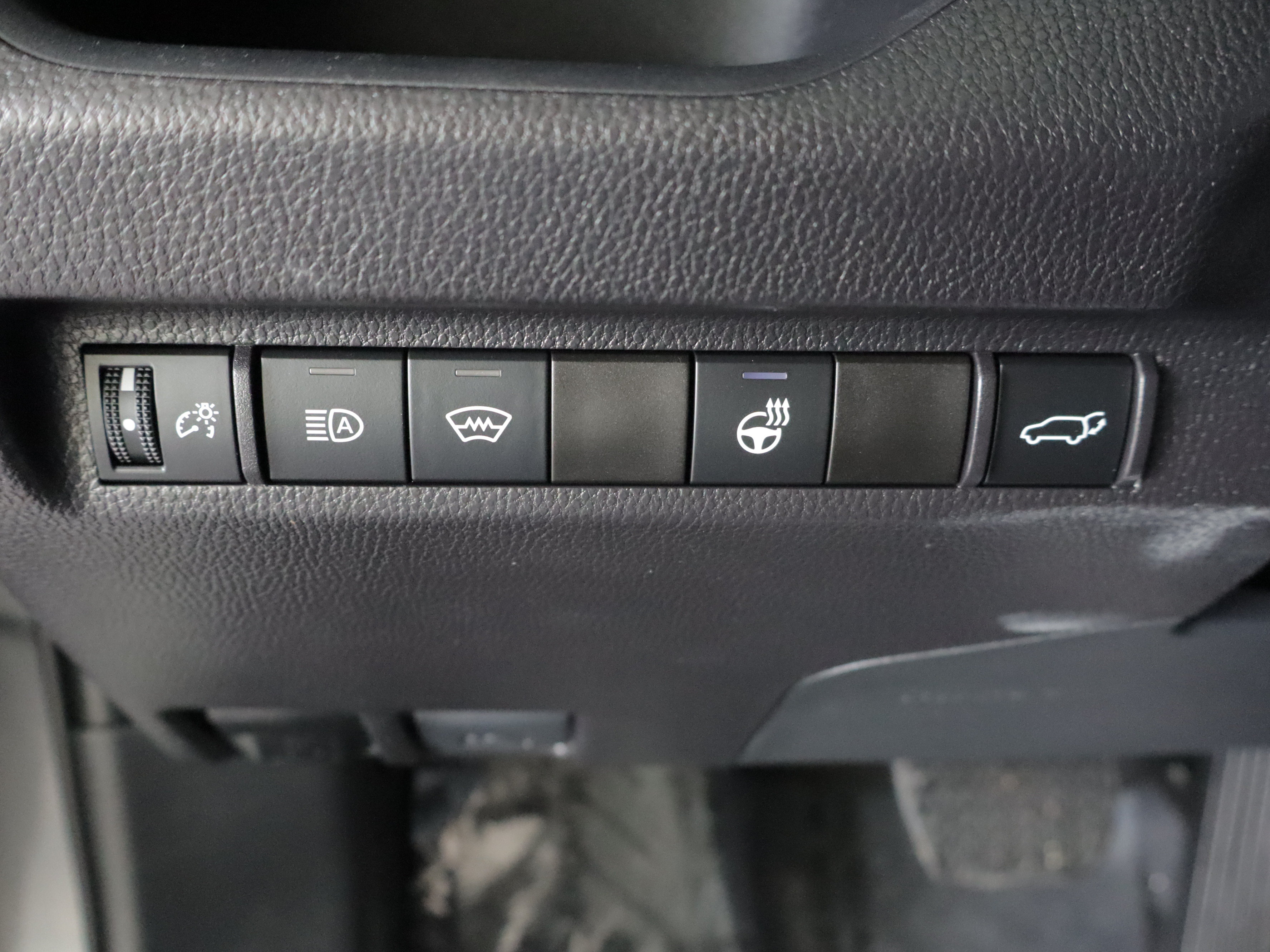 Used 2025 Toyota RAV4 XLE AWD/4WD image 19