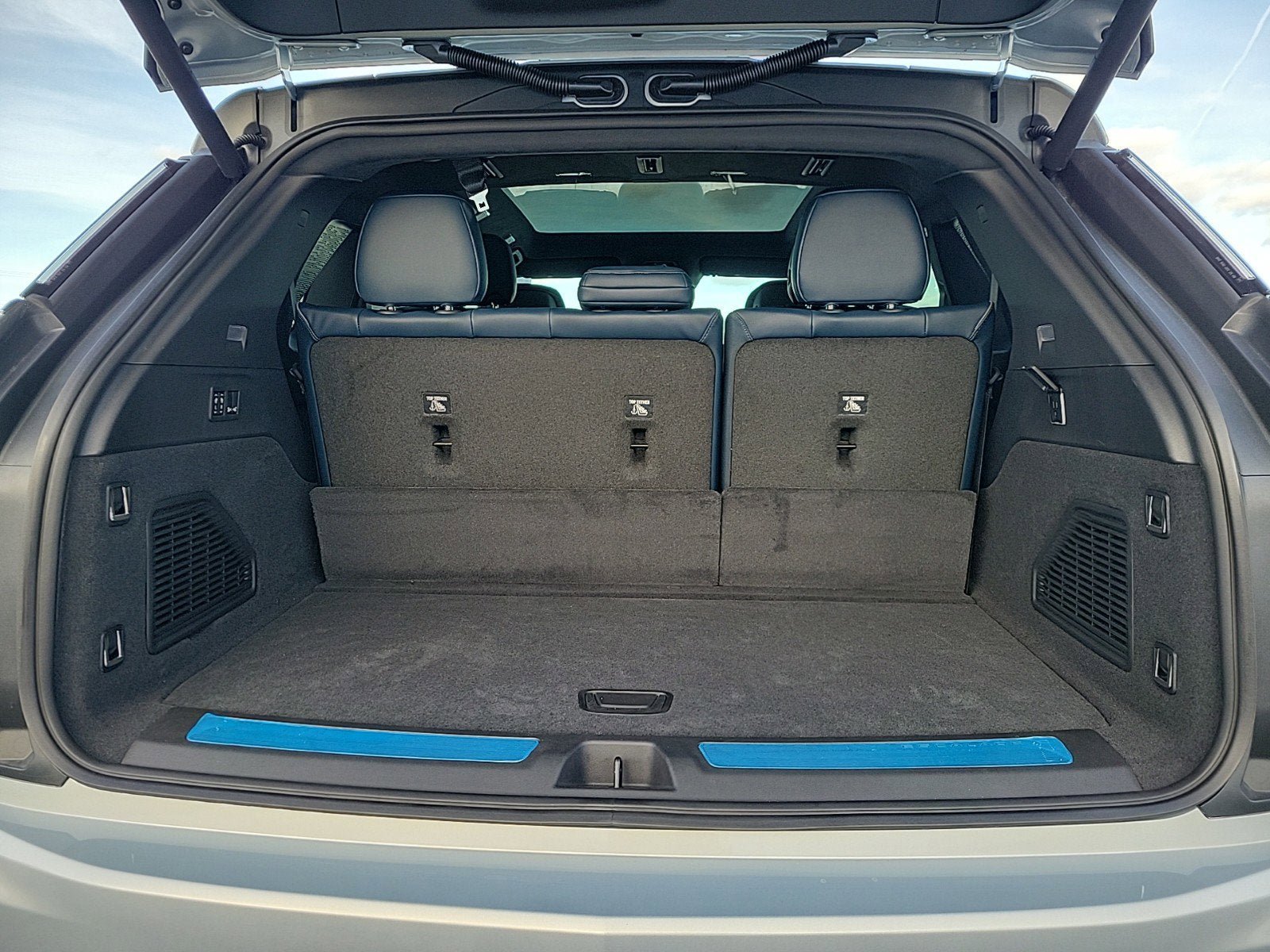 New 2025 Cadillac Escalade IQ Luxury 2 AWD/4WD image 16
